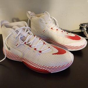Nike Zoom Rize Size 16White/ Uni-Red